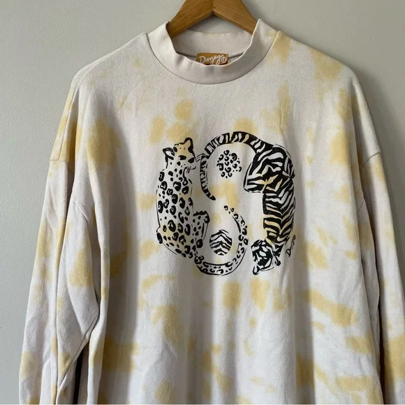 3/$20 Dazey yin/yang Animal Print wildcat oversized Sweatshirt - Picture 2 of 8